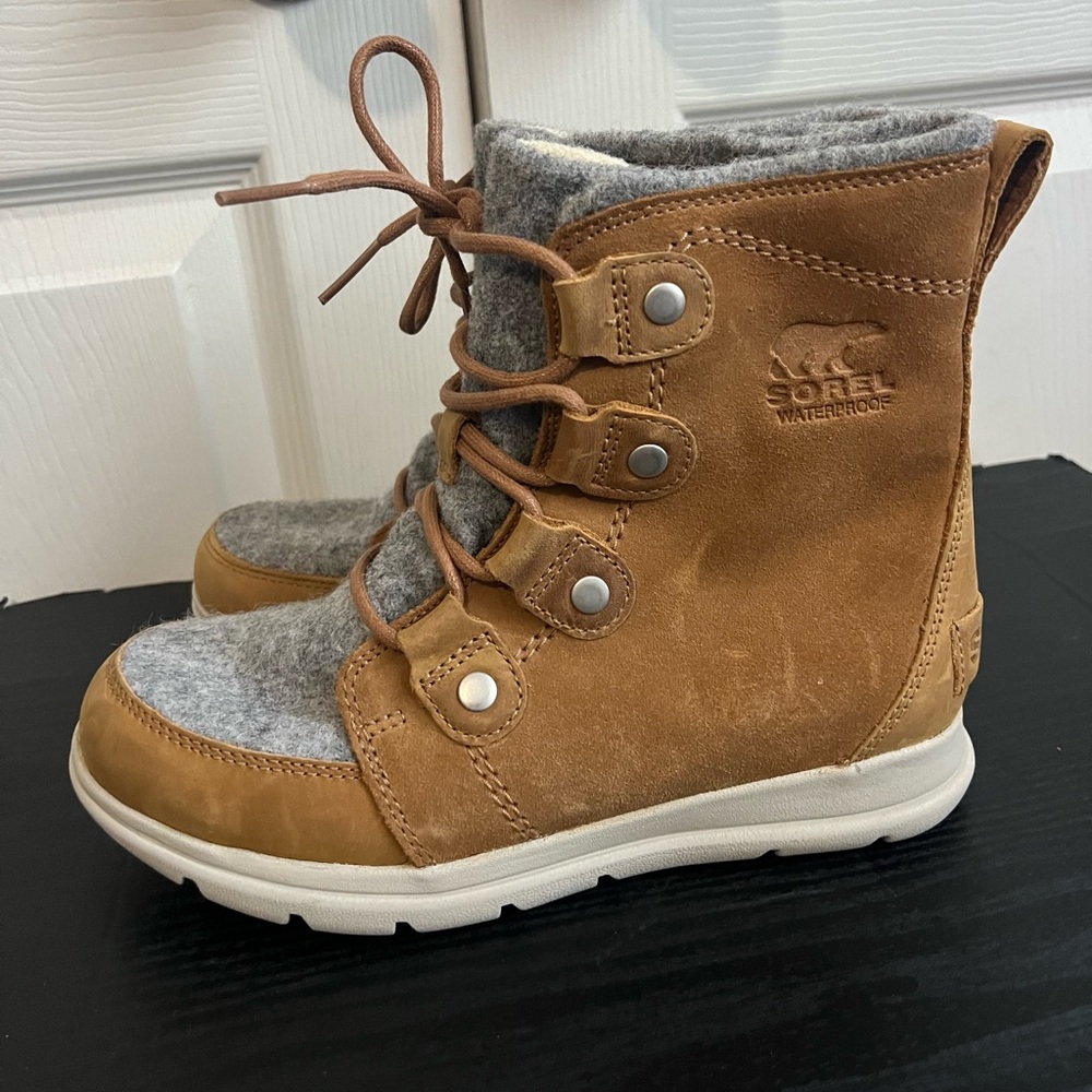 Sorel Explorer Joan Felt Boots Tan Gray Suede Waterproof NL3423-224 Womens 6.5
